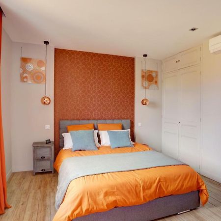 L'Amandine ,45 M2 Terrasse Et Garage Centre Ville Saint-Raphael  Bagian luar foto